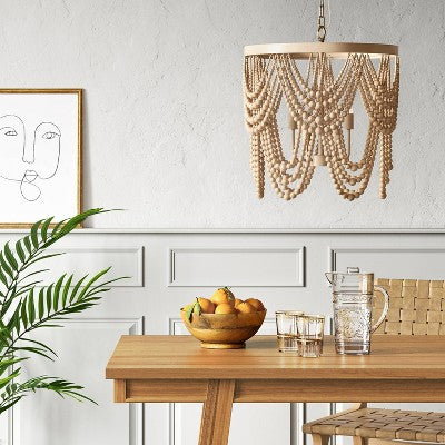 Duży żyrandol z drewnianych koralików