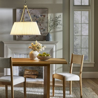 Wisząca lampa z plisowanym białym kloszem