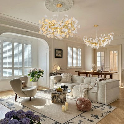 Złoty żyrandol z liśćmi gingko