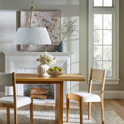 Wisząca lampa z plisowanym białym kloszem